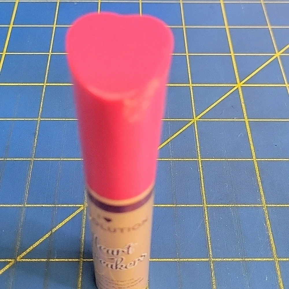 I ❤️ Revolution Heart Breaker Concealer 12ml Bisquit New